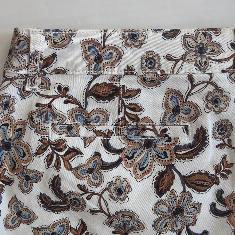 NWT a.n.a. Floral Mid-Rise Shortie Shorts 10 Brown Blue Beige Pockets - Picture 13 of 13